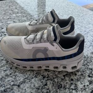 On CloudMonsters Men's Gray Running Shoes size 12